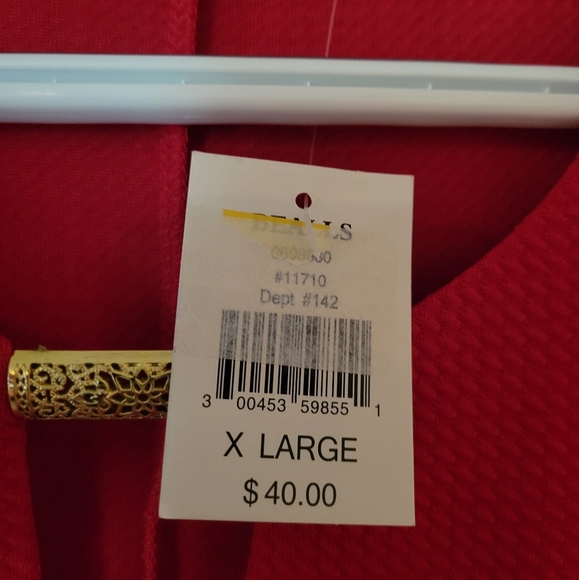 Red top - Picture 3 of 4